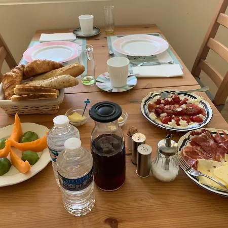 Grand Tamaris Hosting Bed and Breakfast Αρλ